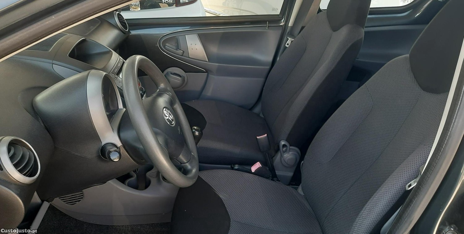 Toyota Aygo 1.0 — fotografia 4