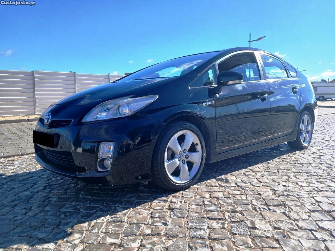 Toyota Prius 1.8 Hybrid - 10 — photo 2