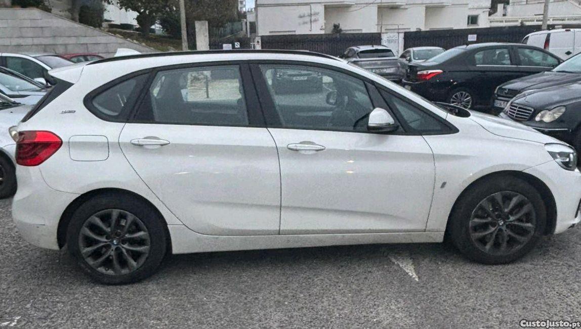 BMW 225 Active Tourer xe híbrido-gasolina — fotografia 4