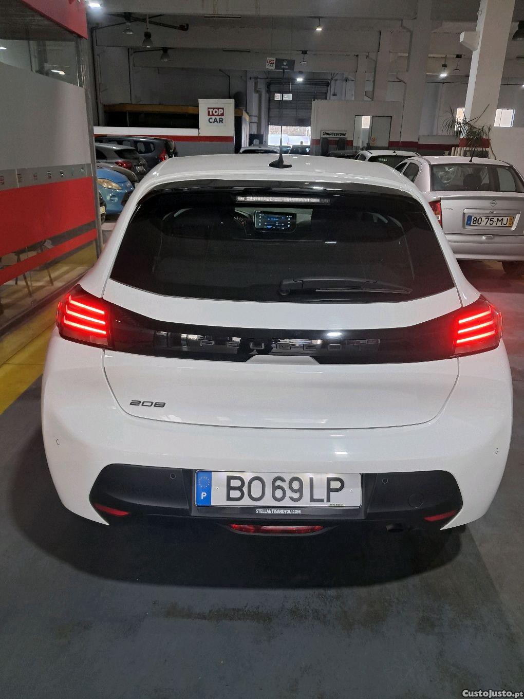 Peugeot 208 1.2 pure tech stile — photo 2