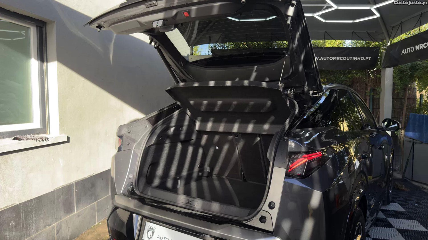 Peugeot e-3008 73 kwh gt - 25 — photo 3