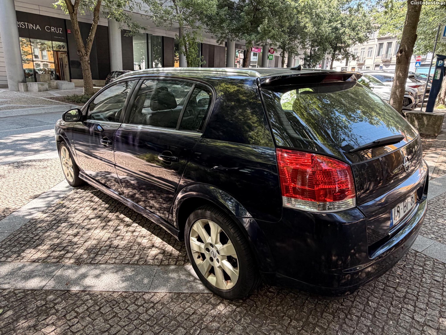 Opel Signum 1.9 CDTi Cosmo 150 CV — fotografia 18