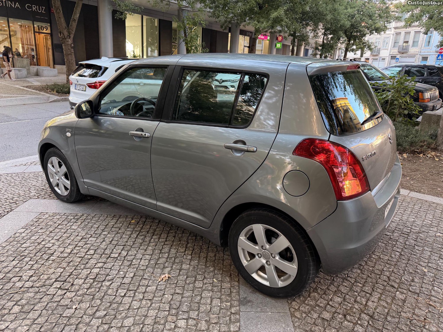 Suzuki Swift 1.3 DDIS Quiksilver - 08 — photo 3