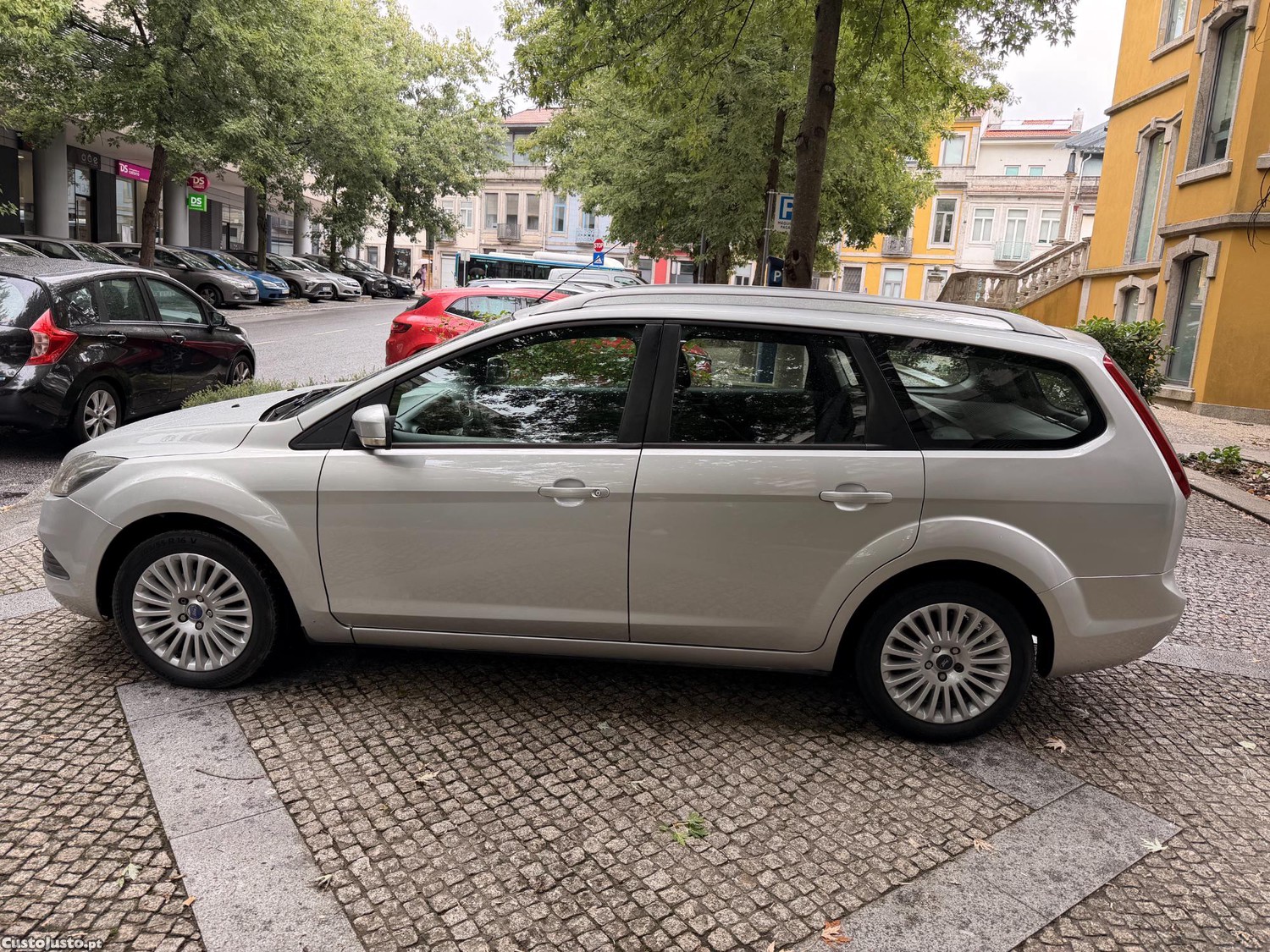 Ford Focus SW 1.6 TDCi Ghia - 09 — photo 2