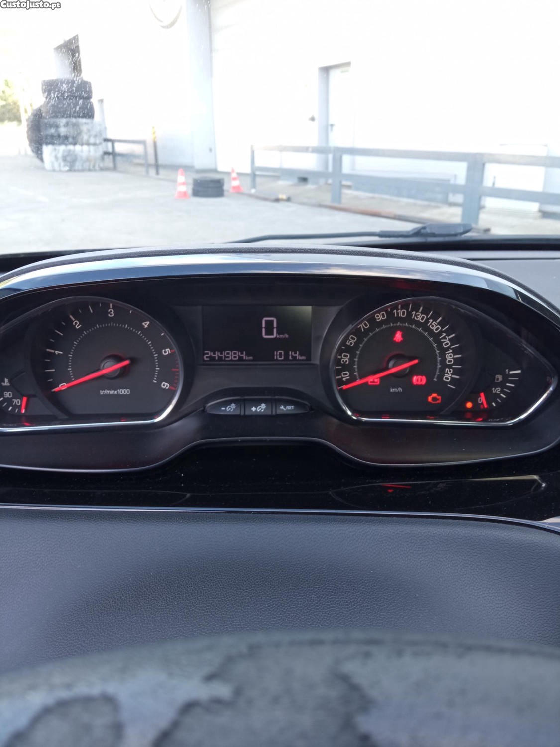 Peugeot 208 1.6 HDI — fotografia 6