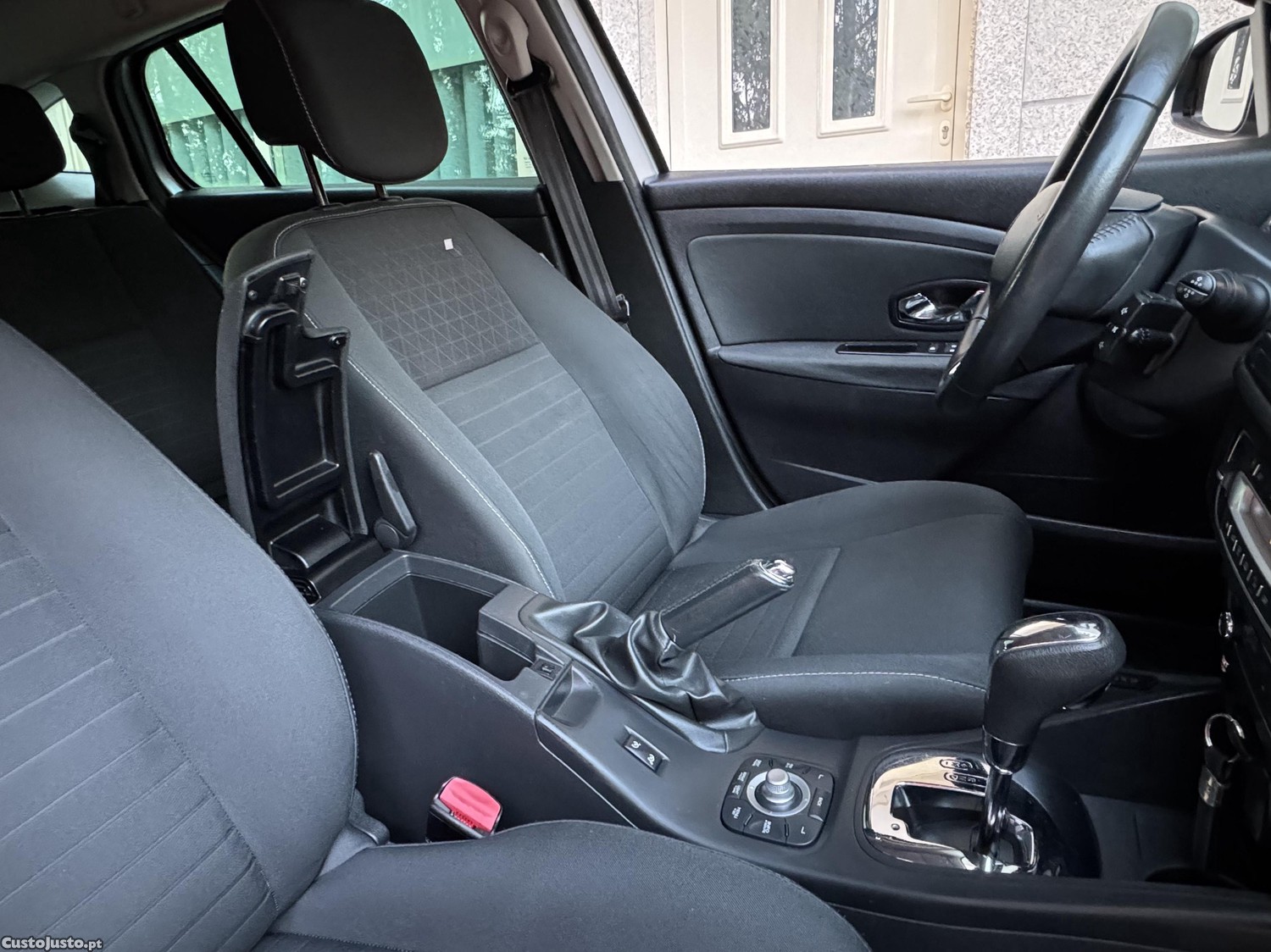 Renault Mégane LIMITED AUTO 2016 — fotografia 2