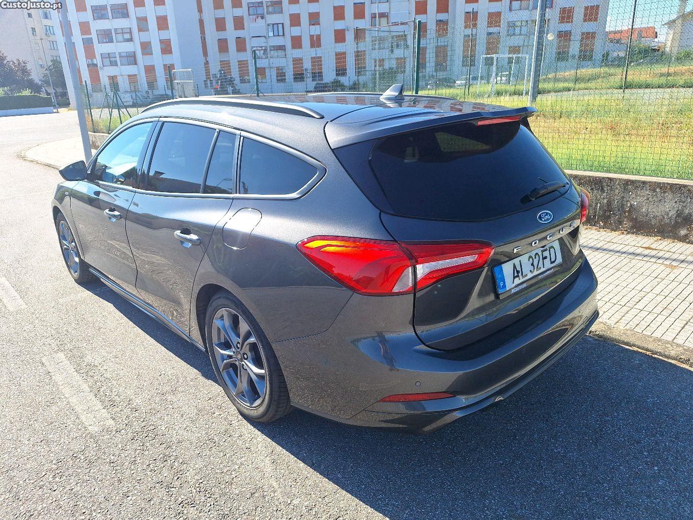 Ford Focus SW 1.0i Ecoboost ST Line X - 21 — photo 4