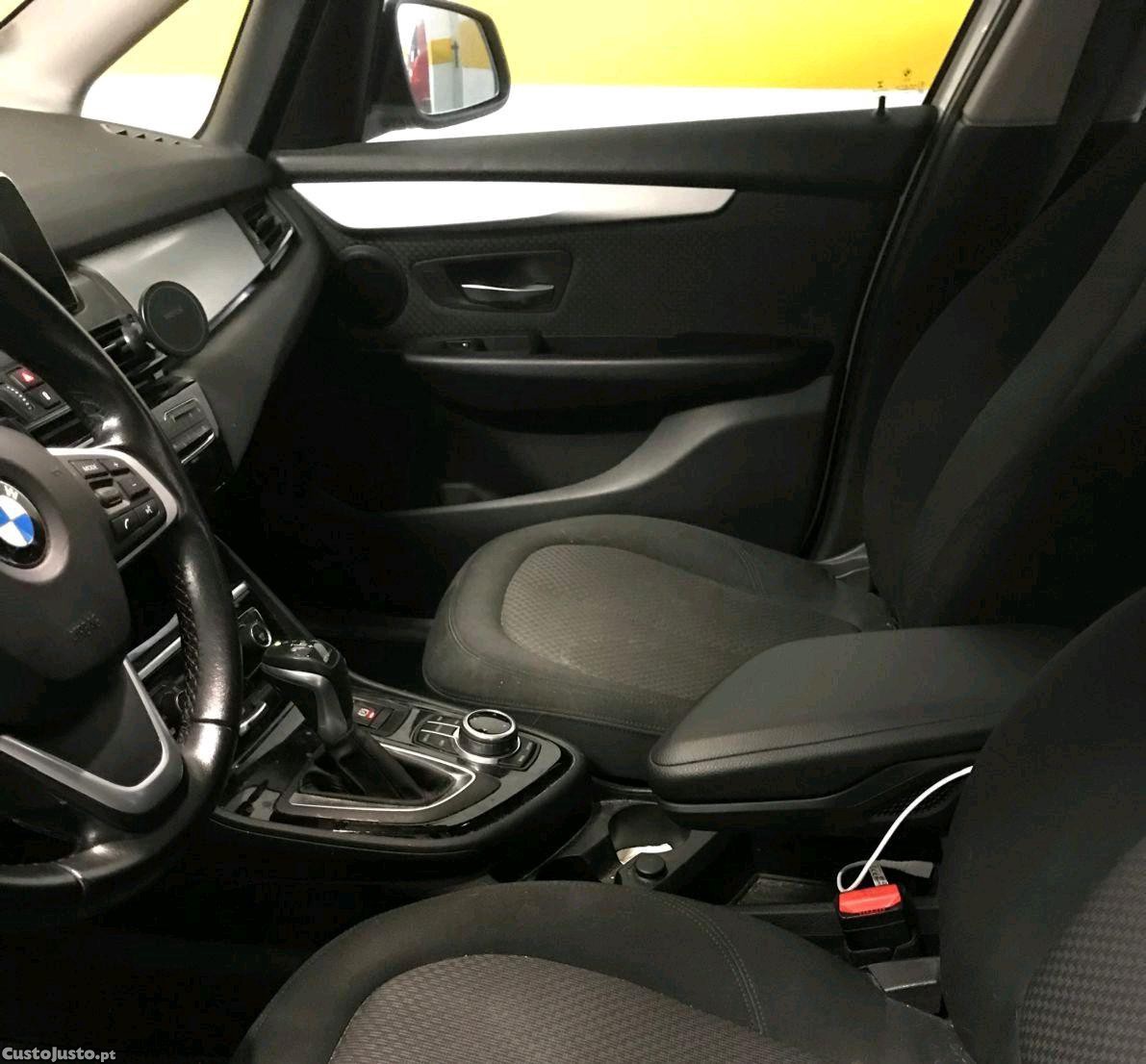 BMW 225 Active Tourer xe híbrido-gasolina — fotografia 3