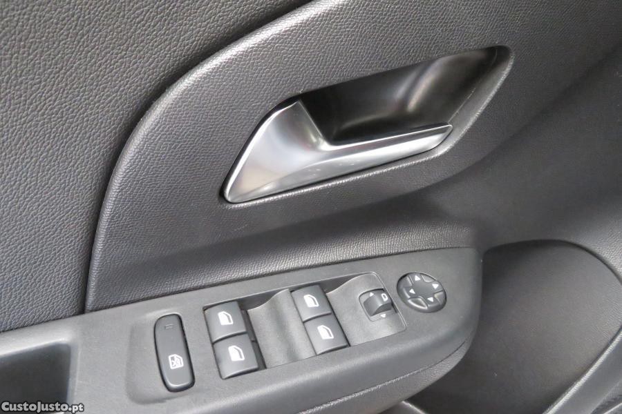 Opel Corsa 1.2 T GS — fotografia 9