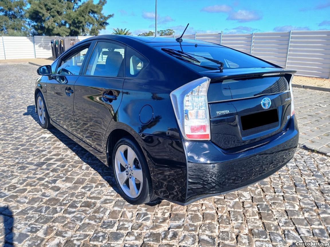 Toyota Prius 1.8 Hybrid - 10 — photo 3