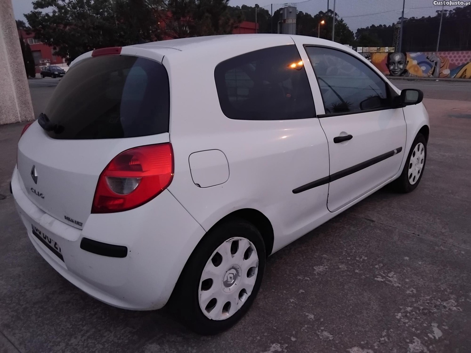 Renault Clio 1.5dci — fotografia 3