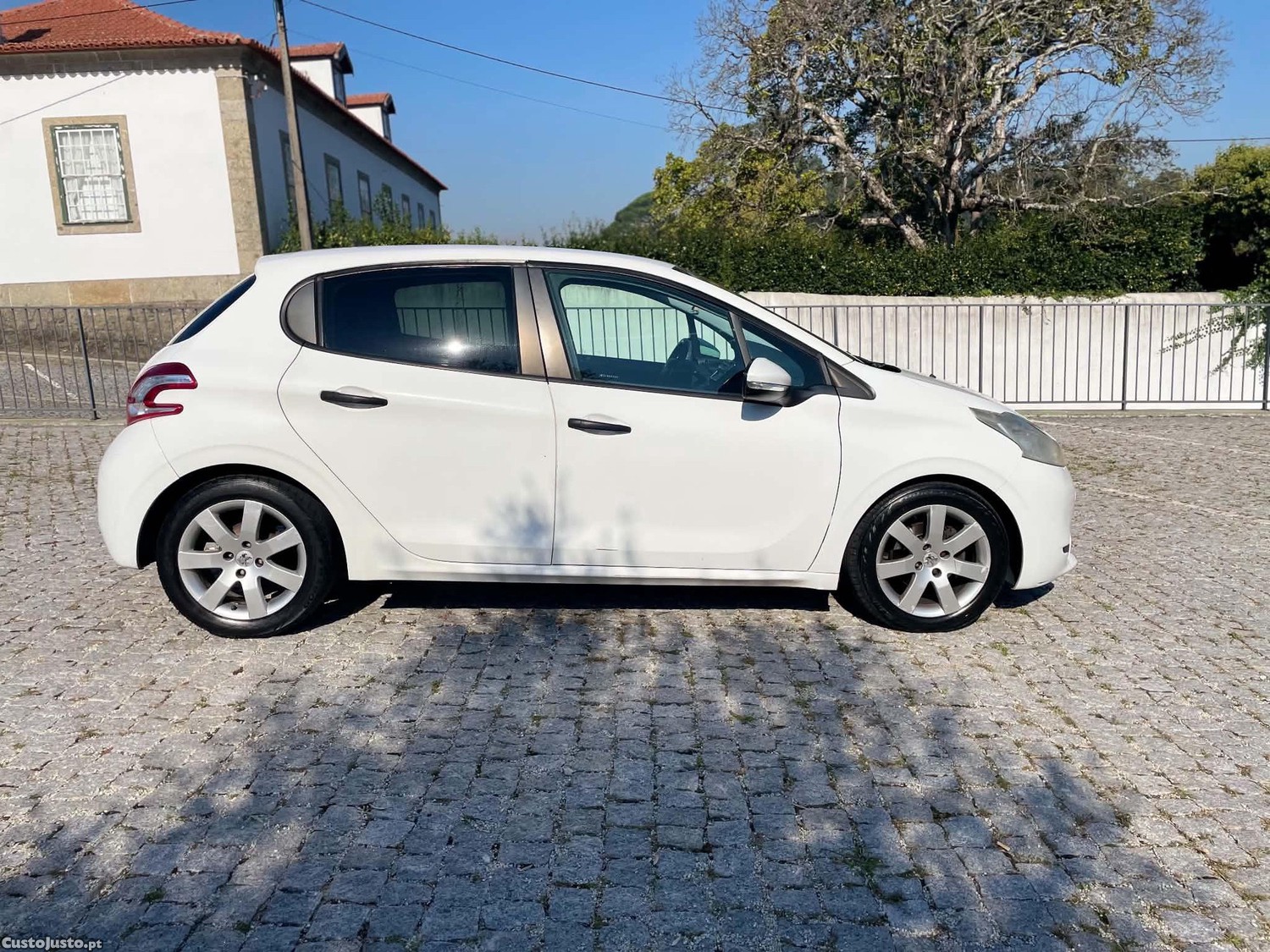 Peugeot 208 1.4 hdi - 12 — photo 4