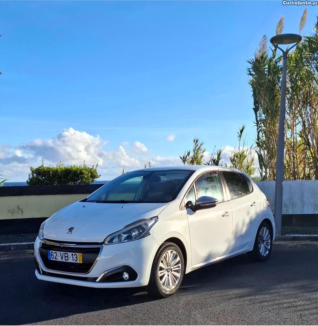 Peugeot 208 Full extras - 18 — photo 4