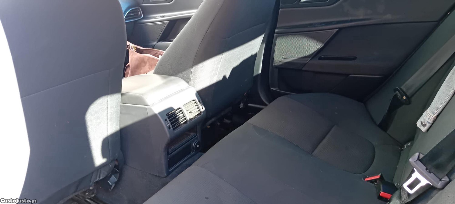 Jaguar XE Xe - 15 — photo 4