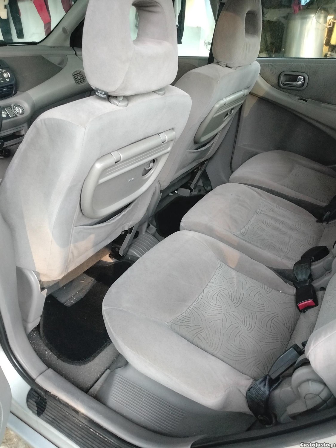 Nissan Almera Tino - 02 — photo 4