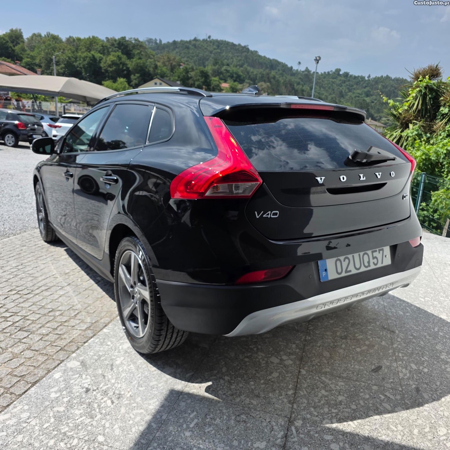 Volvo V40 Cross Country 2.0 D2 Momentum - 18 — photo 3