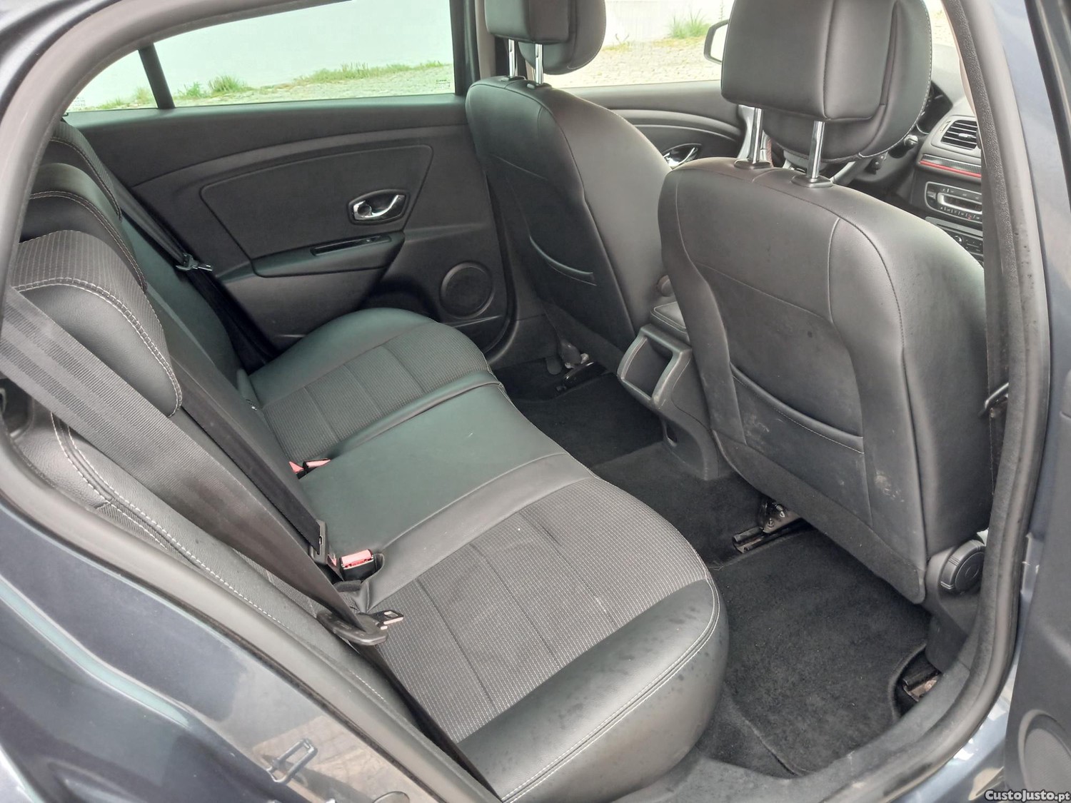 Renault Mégane 1.5 dci sportourer 2015 gt line — fotografia 2