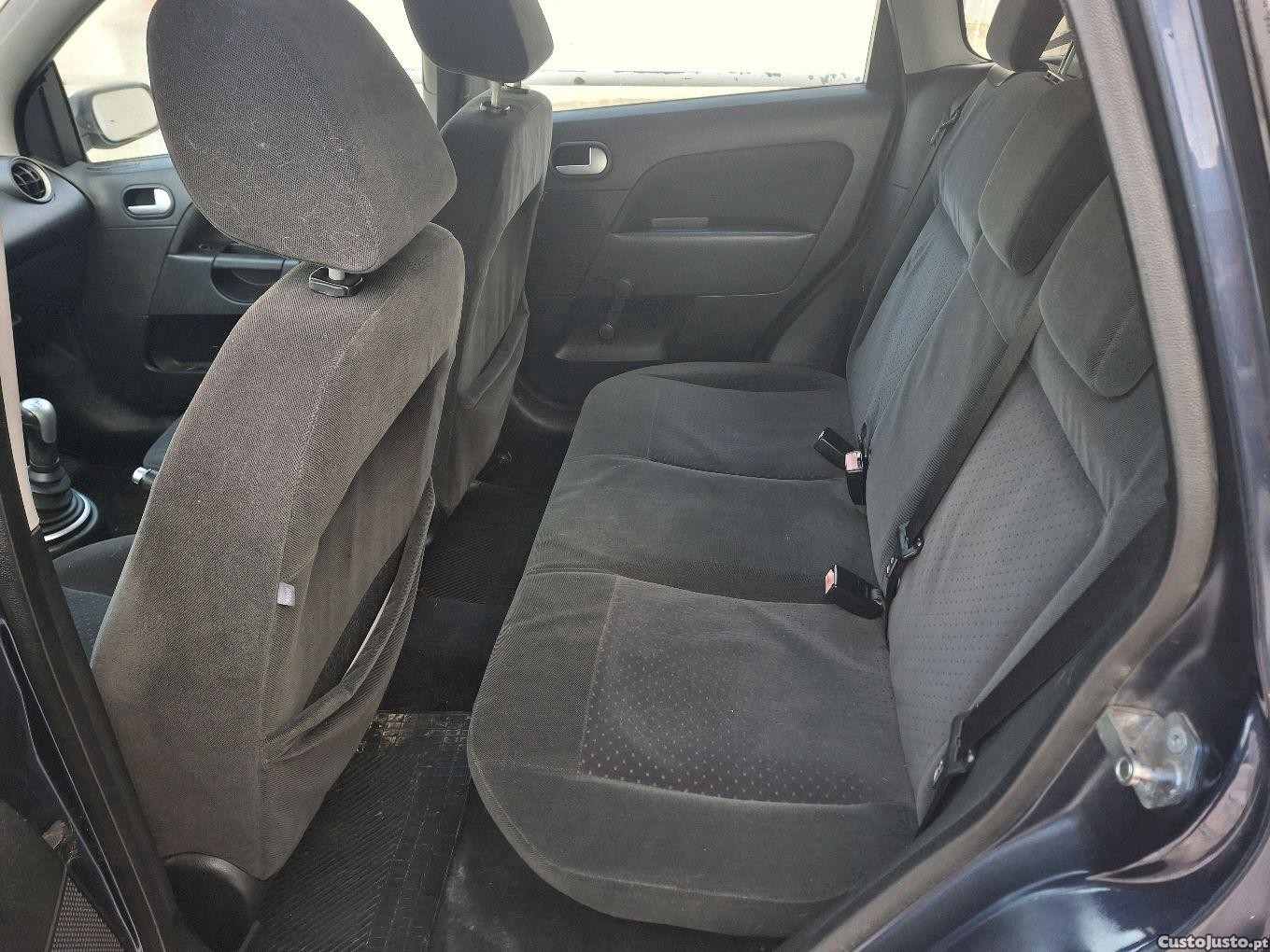 Ford Fiesta 1.25 — fotografia 10