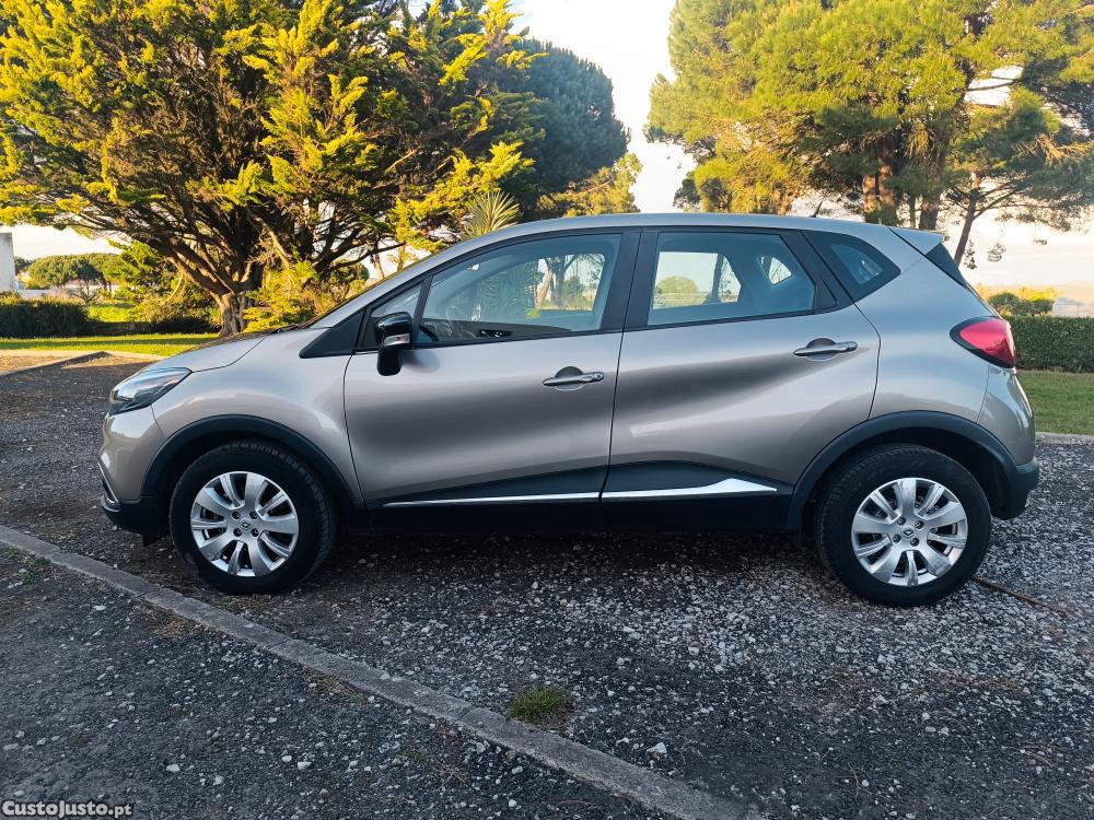 Renault Captur 1.5 dCi - 16 — photo 2