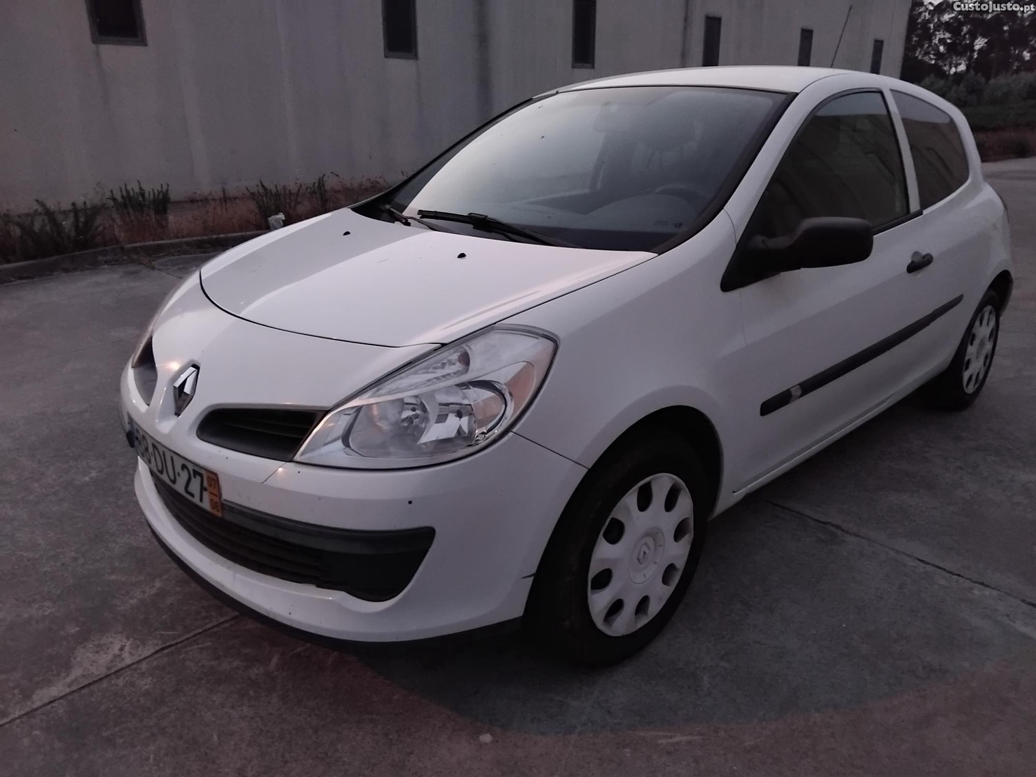 Renault Clio 1.5dci — fotografia 2