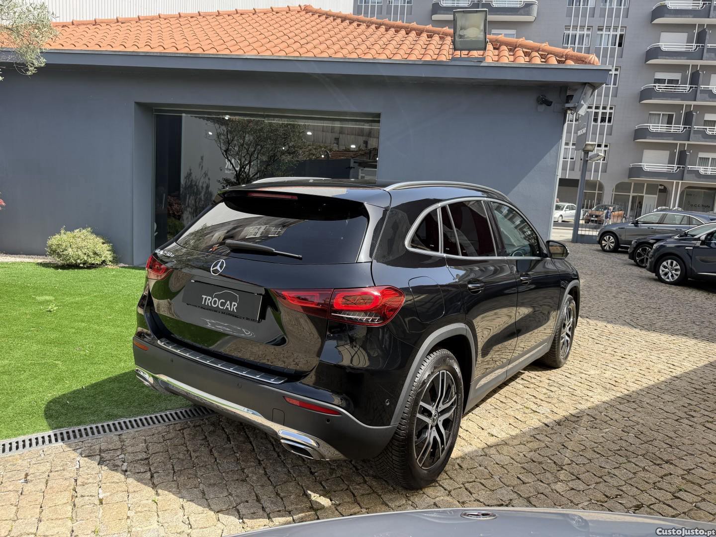 Mercedes-Benz GLA 250 e 8G-DCT Progressive — fotografia 13
