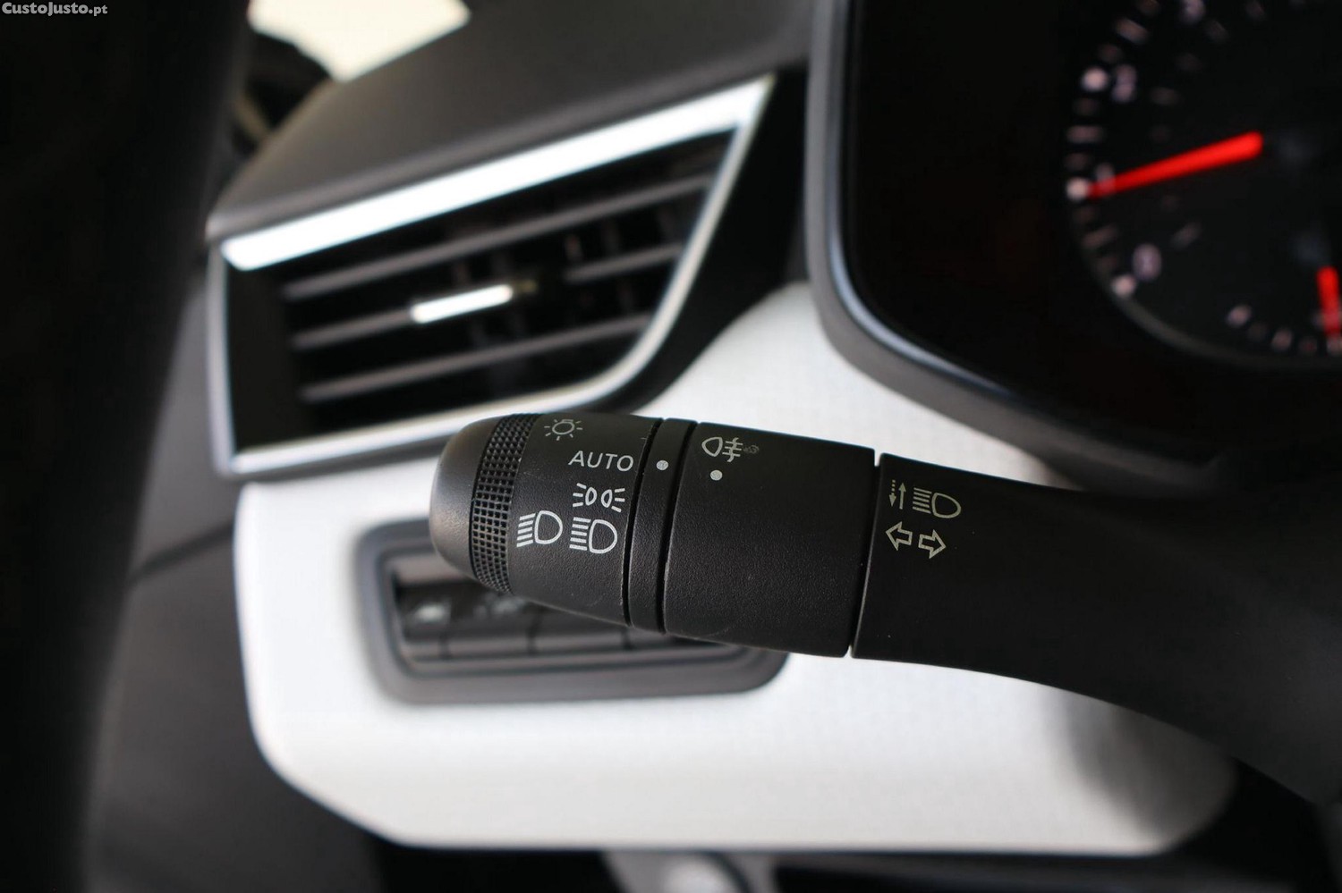 Renault Clio 1.O TCe Evolution Bi-Fuel — fotografia 14