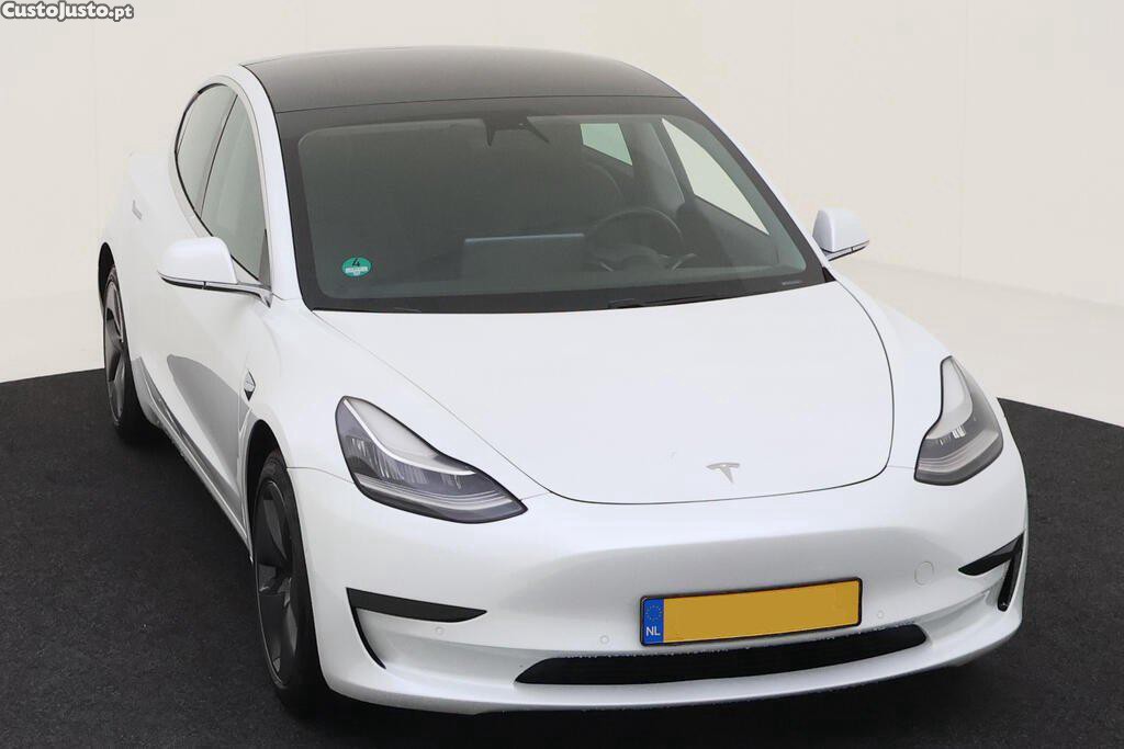 Tesla Model 3 Standard Range Plus — fotografia 2
