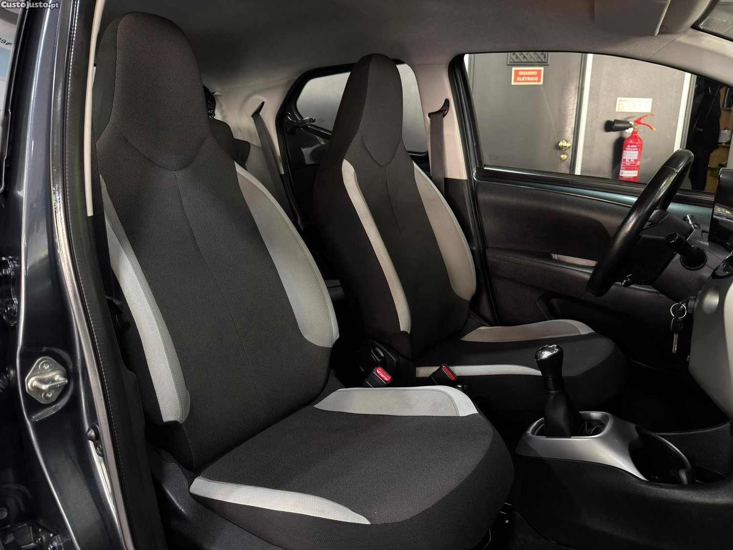 Toyota Aygo 1.0 X-Clusiv — fotografia 12