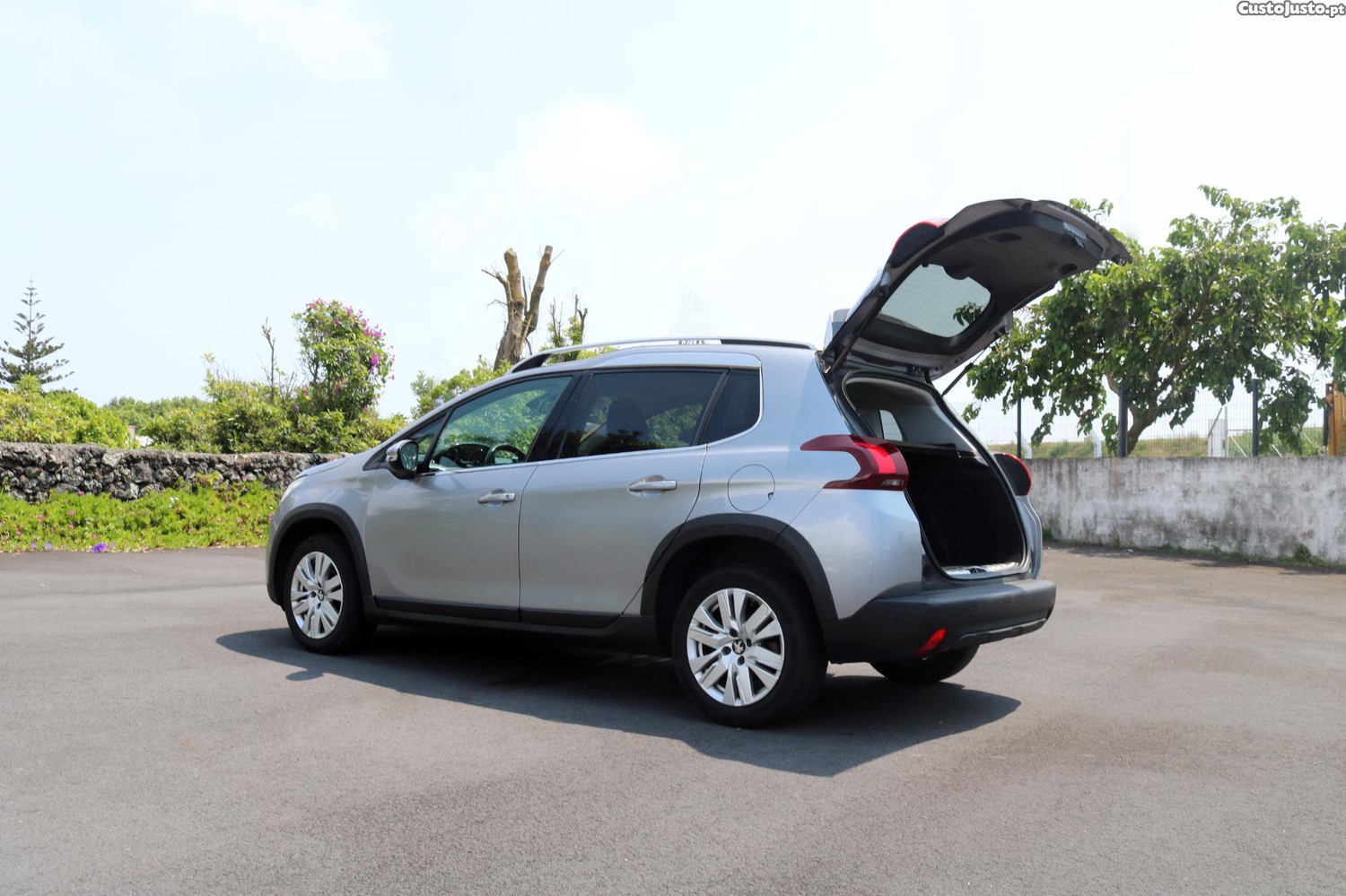 Peugeot 2008 Allure 1.2 PureTech — fotografia 3