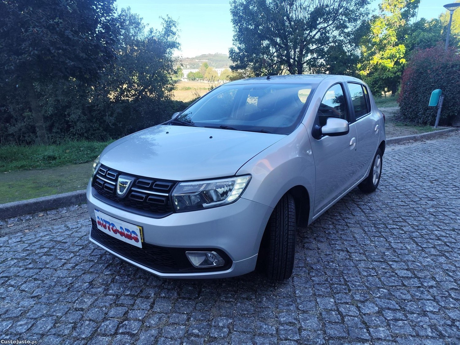 Dacia Sandero 1.0 SCe Comfort - 18 — photo 2
