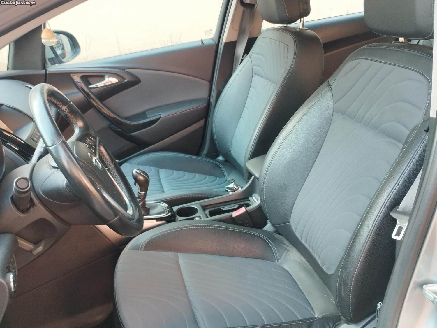 Opel Astra Sport tour 1.6 CDTI Cosmo — fotografia 4
