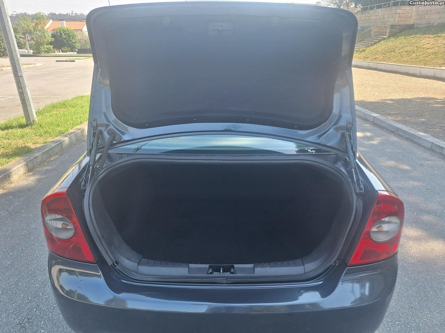 Ford Focus 1.6TDCI TREND -10 — fotografia 4
