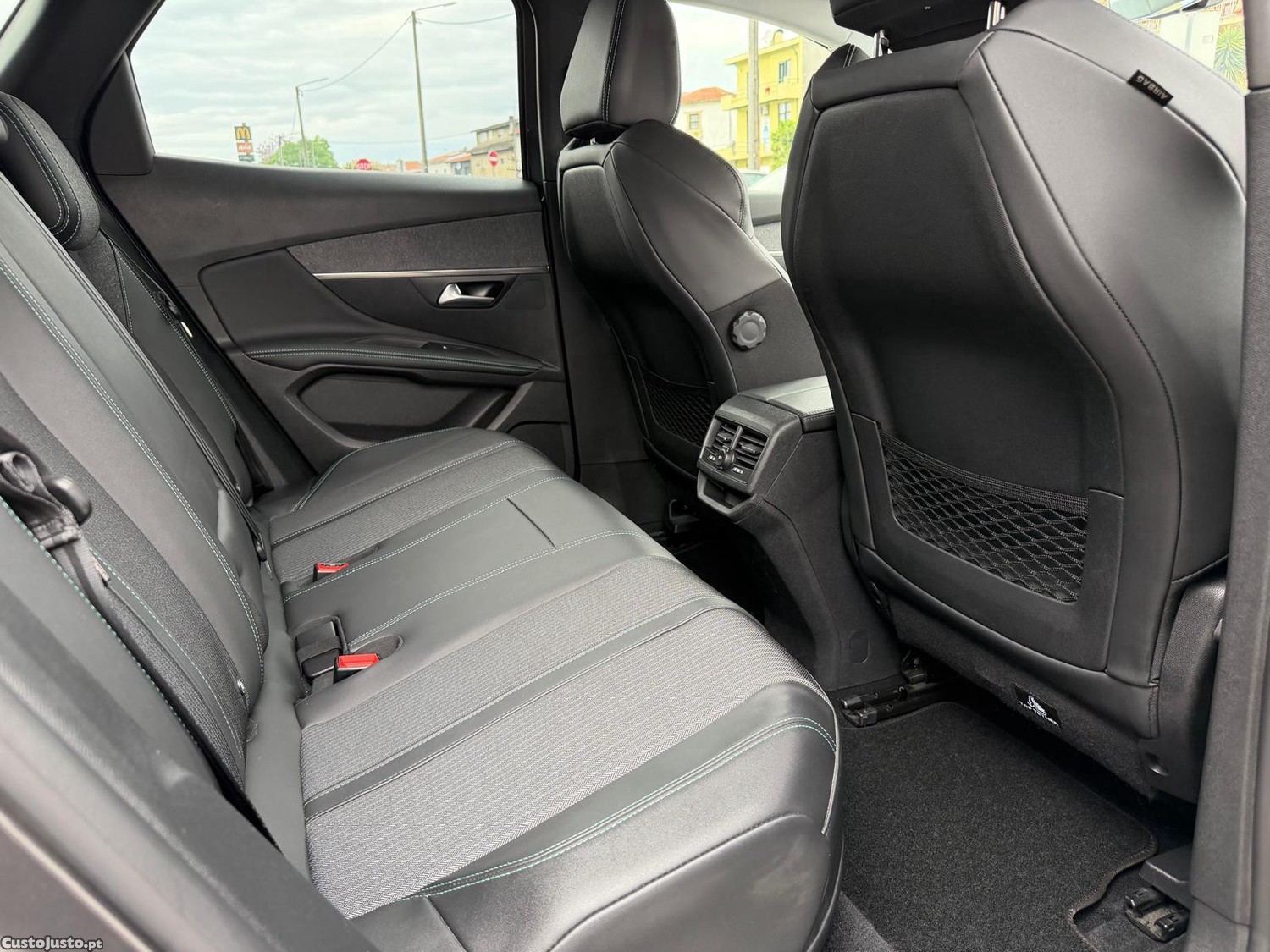 Peugeot 3008 1.6 Hybrid Allure e-EAT8 — fotografia 12