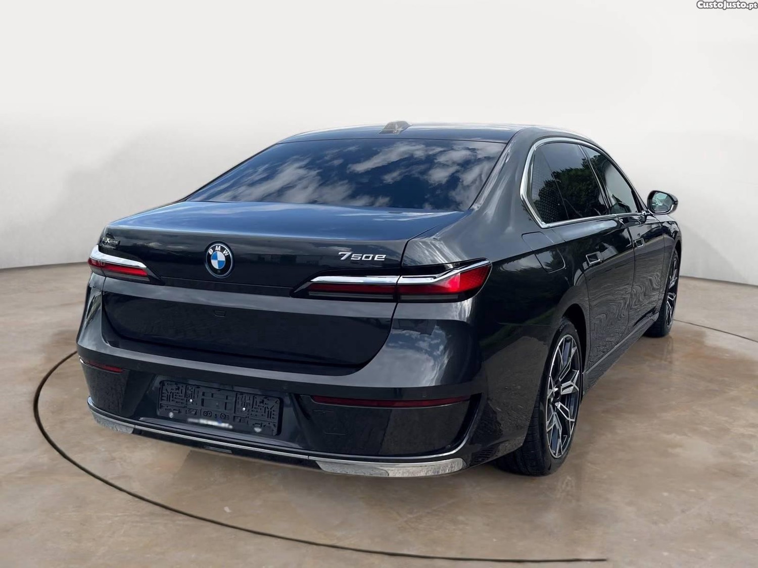 BMW 750 e xDrive - 25 — photo 3