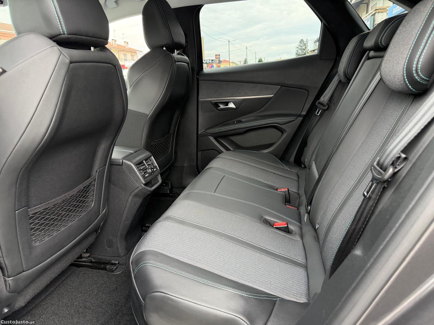 Peugeot 3008 1.6 Hybrid Allure e-EAT8 — fotografia 16