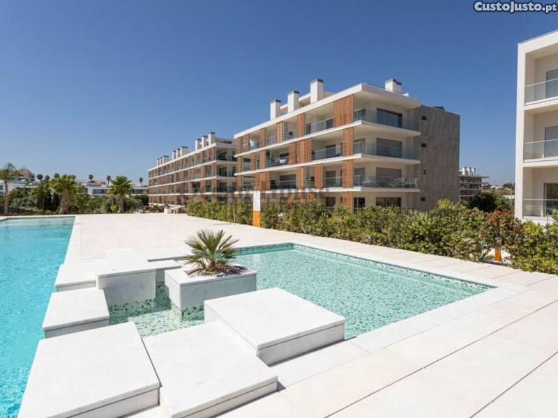Apartamento T2 Com Garagem, Piscina E Parque...