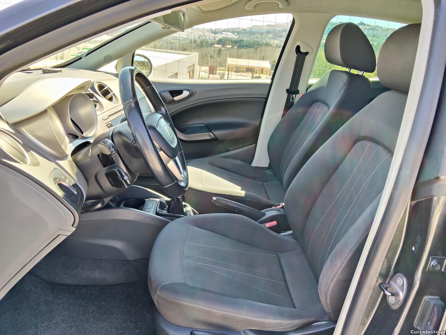 SEAT Ibiza 1.6 TDI COPA 90cv DPF — fotografia 3