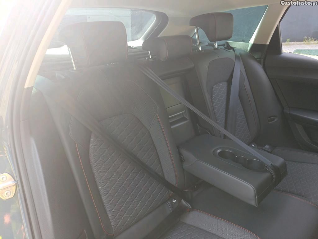 SEAT Leon ST 2.0 TDI FR DSG 150cv — fotografia 18