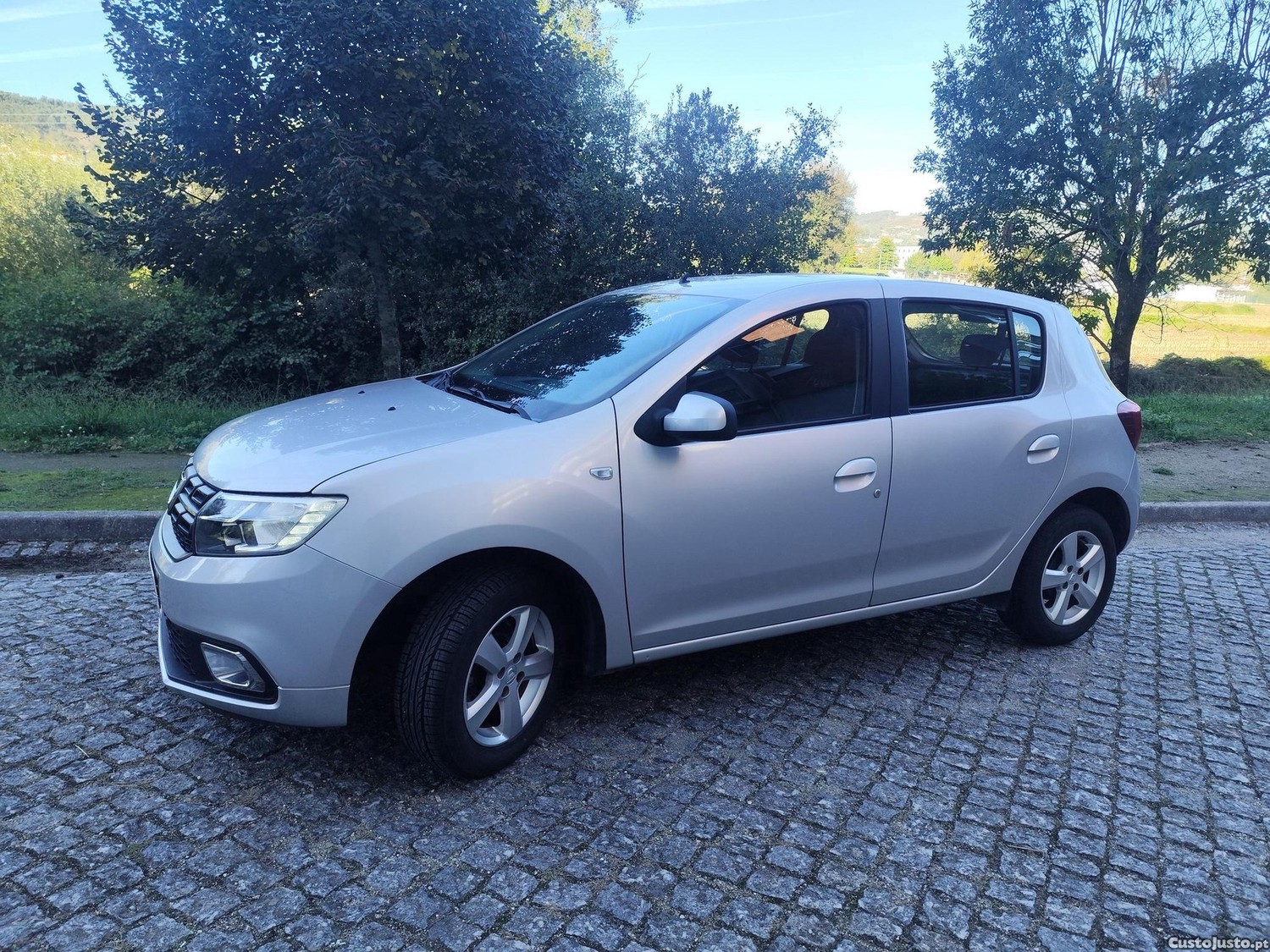 Dacia Sandero 1.0 SCe Comfort - 18 — photo 3