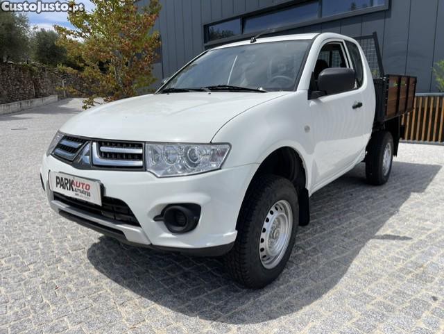 Mitsubishi L200 2.4 DI-D CD Invite CC 4WD - 14 foto 3