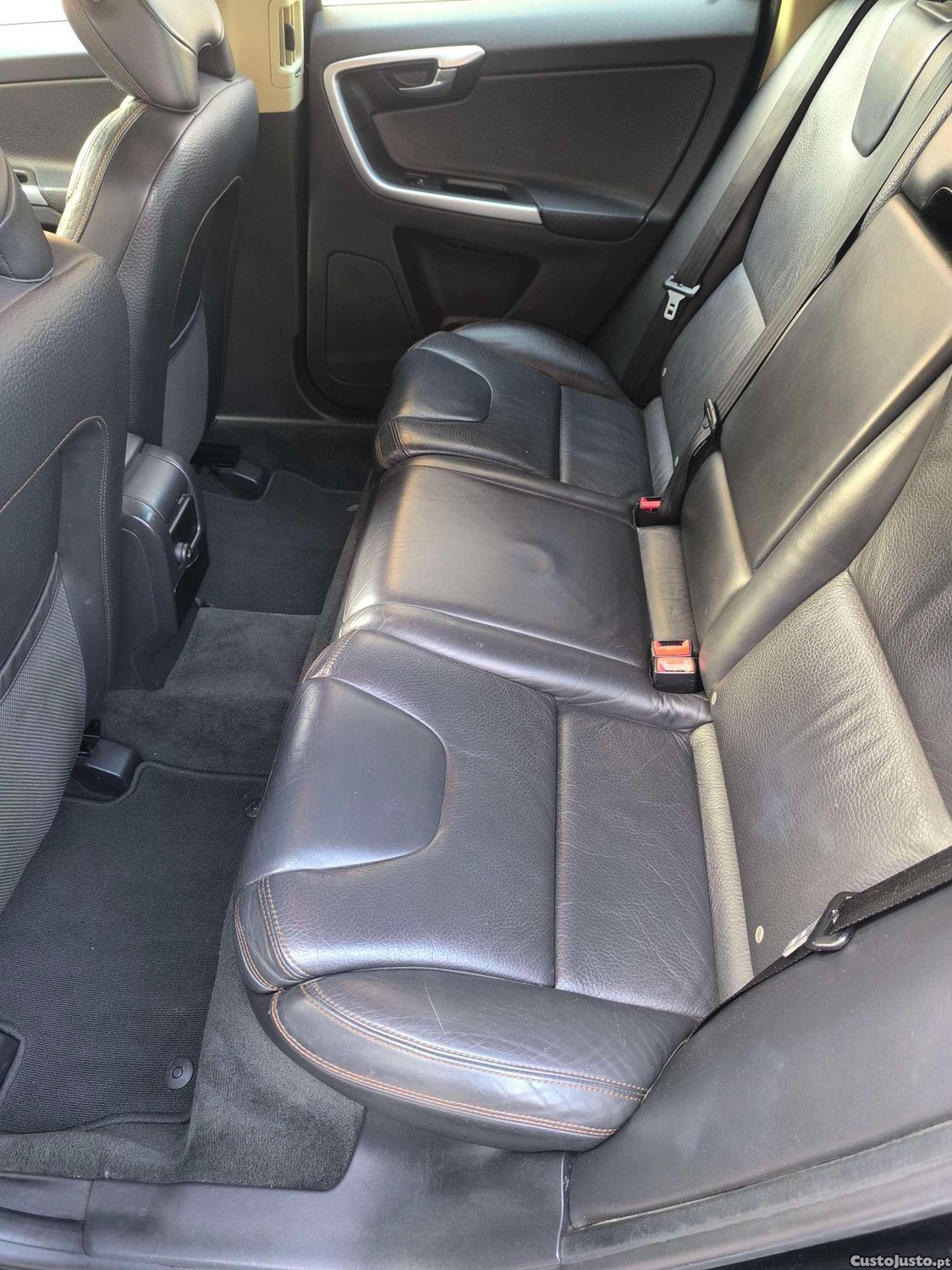 Volvo XC60 2.0 D3 - 10 — photo 5