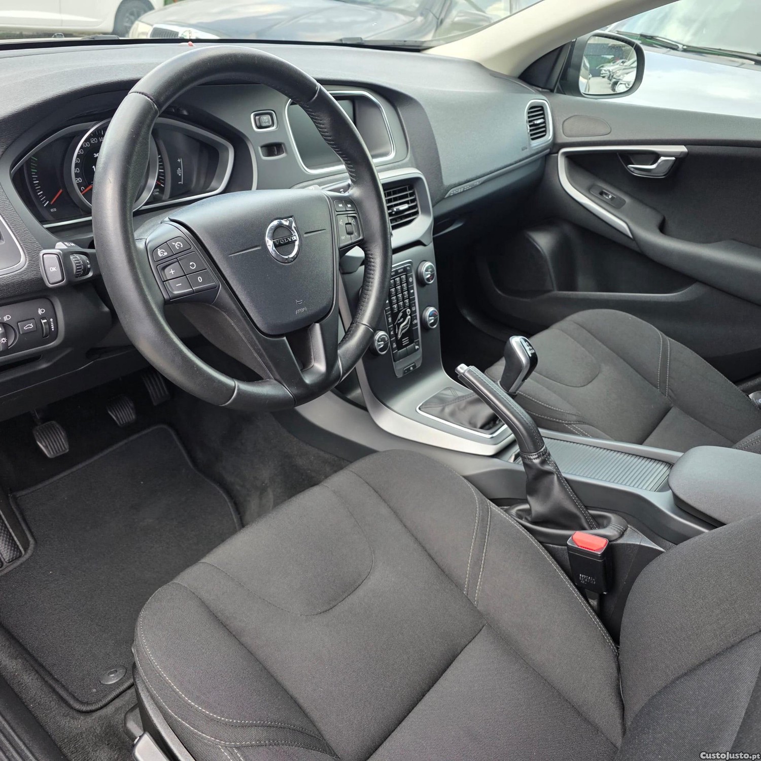 Volvo V40 Cross Country 2.0 D2 Momentum - 18 — photo 5
