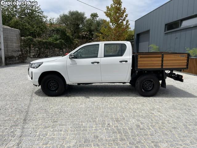 Toyota Hilux 2.4 D-4D 4WD CD CM - 23 foto 4