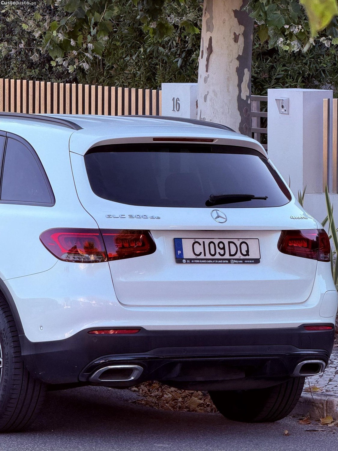Mercedes-Benz GLC 300 Pack AMG — fotografia 17