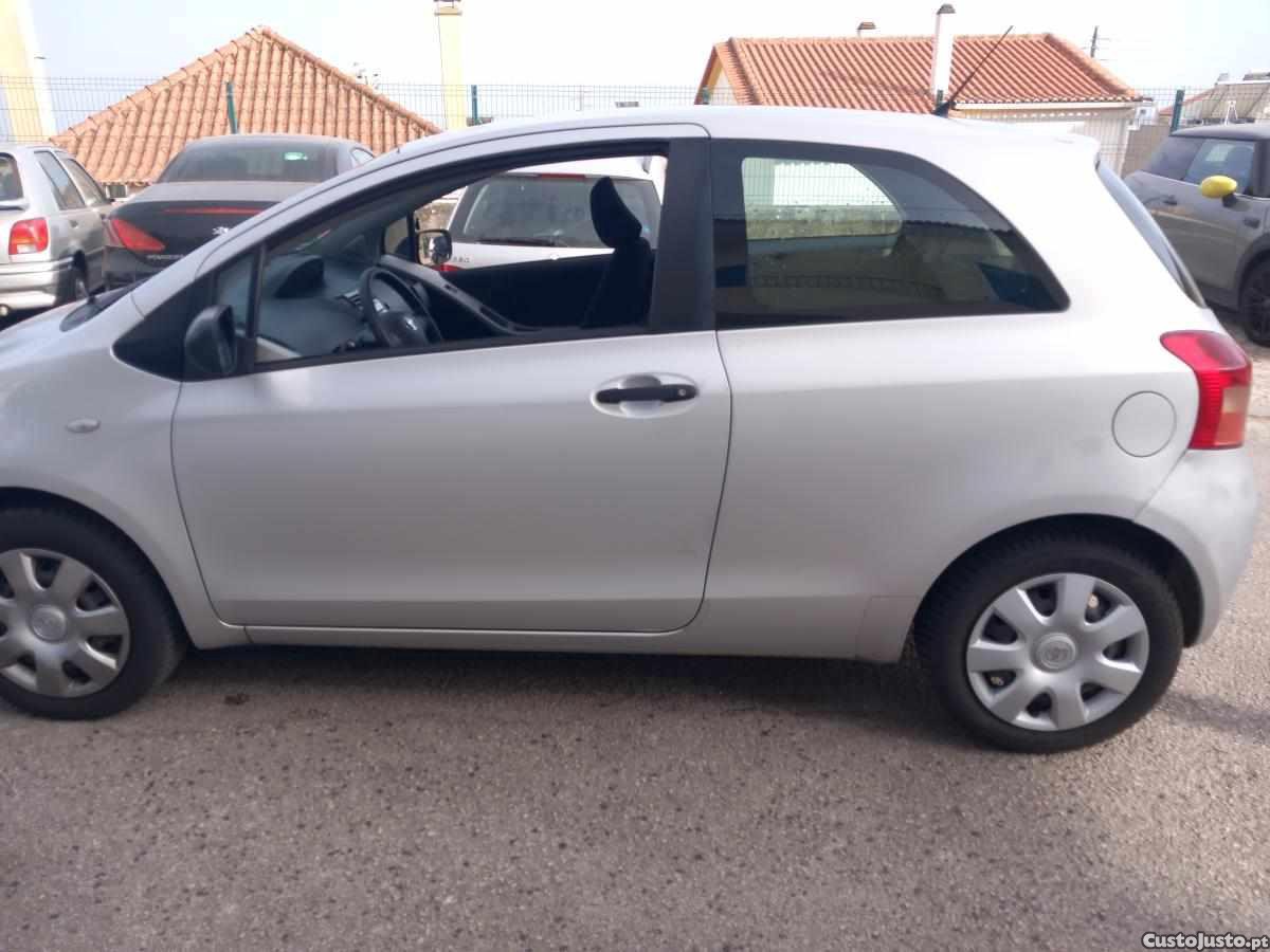 Toyota Yaris 1.0 — fotografia 2