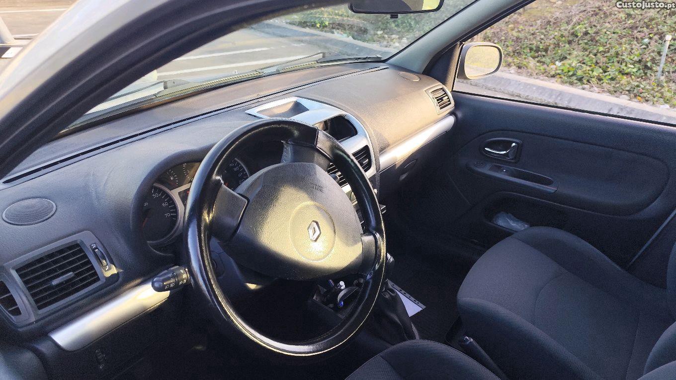 Renault Clio II — fotografia 4