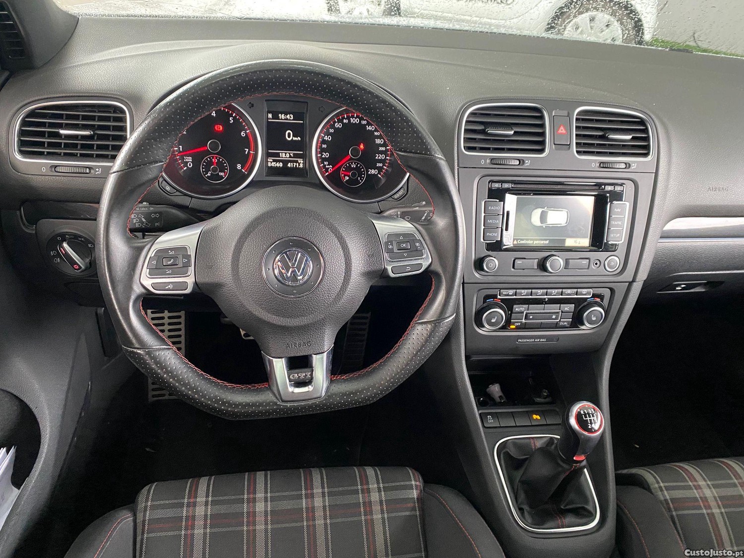 Volkswagen Golf 2.0 GTI — fotografia 8