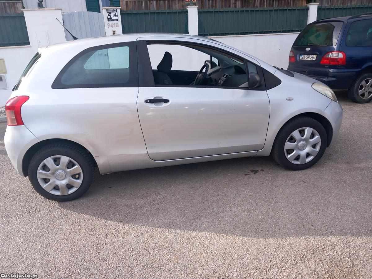 Toyota Yaris 1.0 — fotografia 3