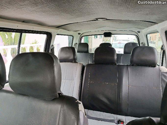 Toyota HiAce carrinha familiar — photo 3