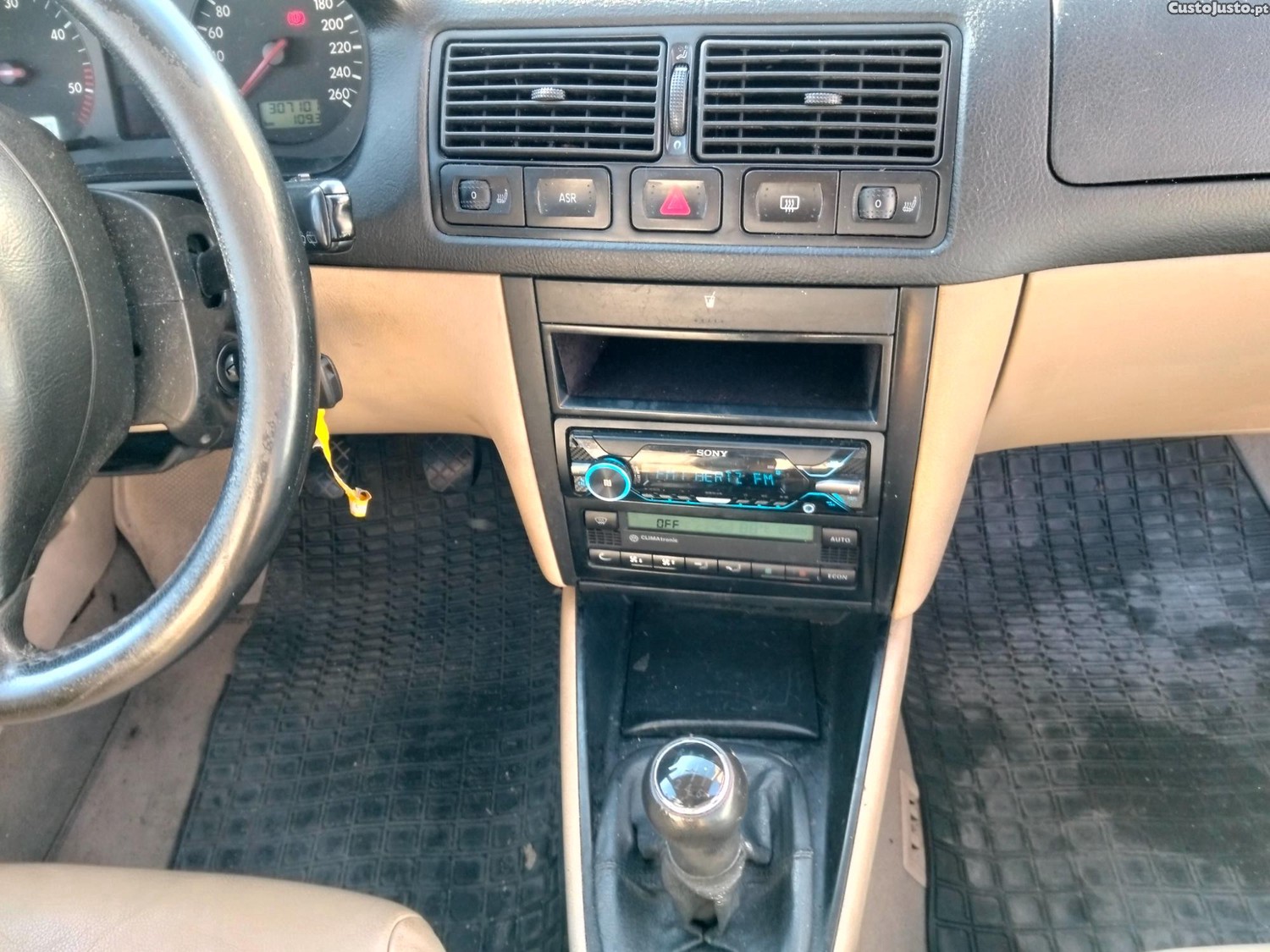 VW Golf 1.9 TDi 6 velocidades - 00 — photo 5